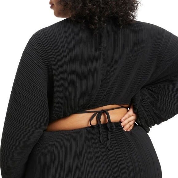 Good American long sleeved cutout plisse dress (black) small - Picture 2 of 8
